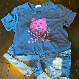 Tilt Crop Don’t Feed the Bears Tee Sz. S